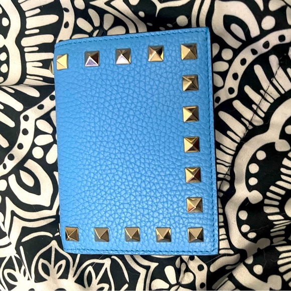 BNWT Valentino Rock stud wallet in 097 Denim. - Picture 3 of 16